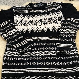 Liz wear black and white size s sweater